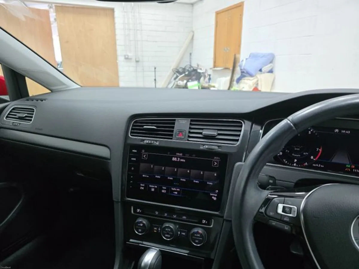 Volkswagen Golf 1.2 TSI Automatic, Reversing camer - Image 4