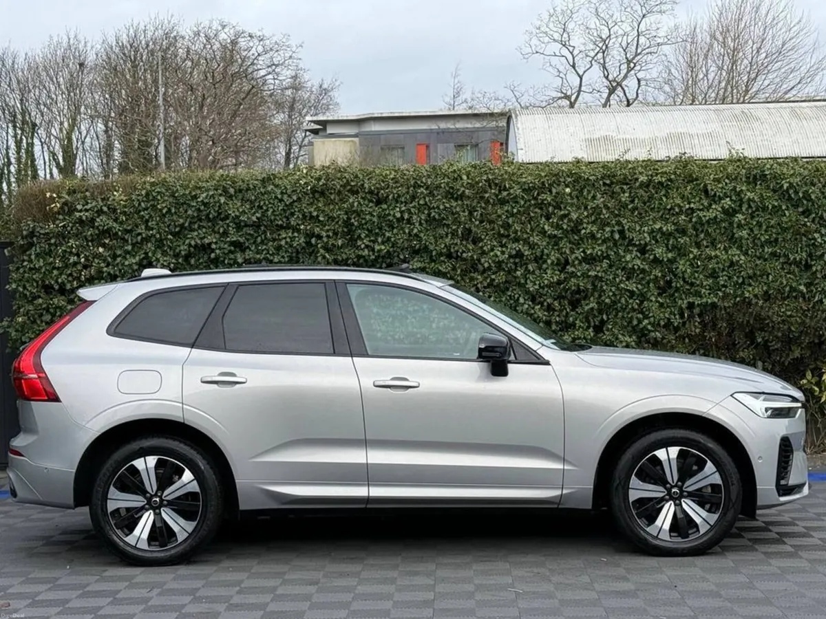 Volvo XC60 T6 PLUS DARK AWD 2.0 HYBRID ** HUGE SPE - Image 4