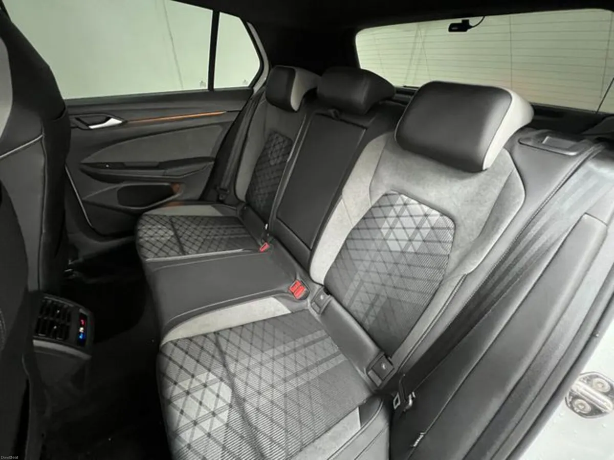 Volkswagen Golf ETSI R-Line Platinum Edition, Auto - Image 4