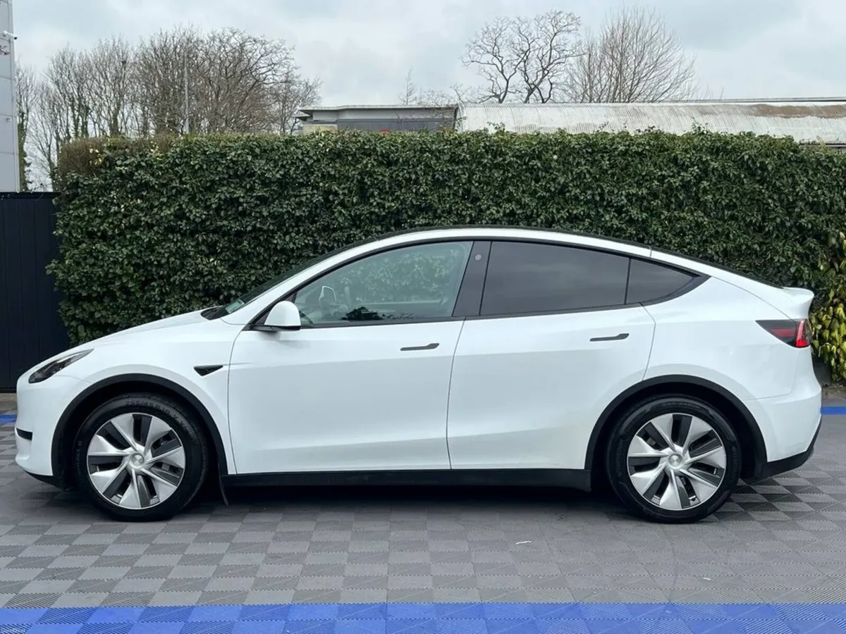 Tesla Model Y RWD // PAN ROOF // AUTOPILOT // LEAT - Image 4