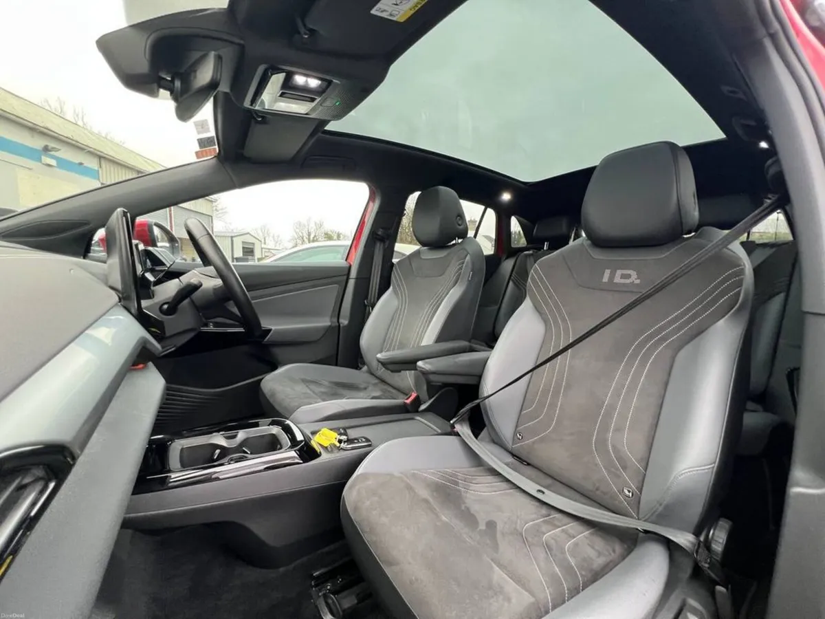 Volkswagen ID.4 PURE 52KWH // VERY LOW MILEAGE // - Image 2