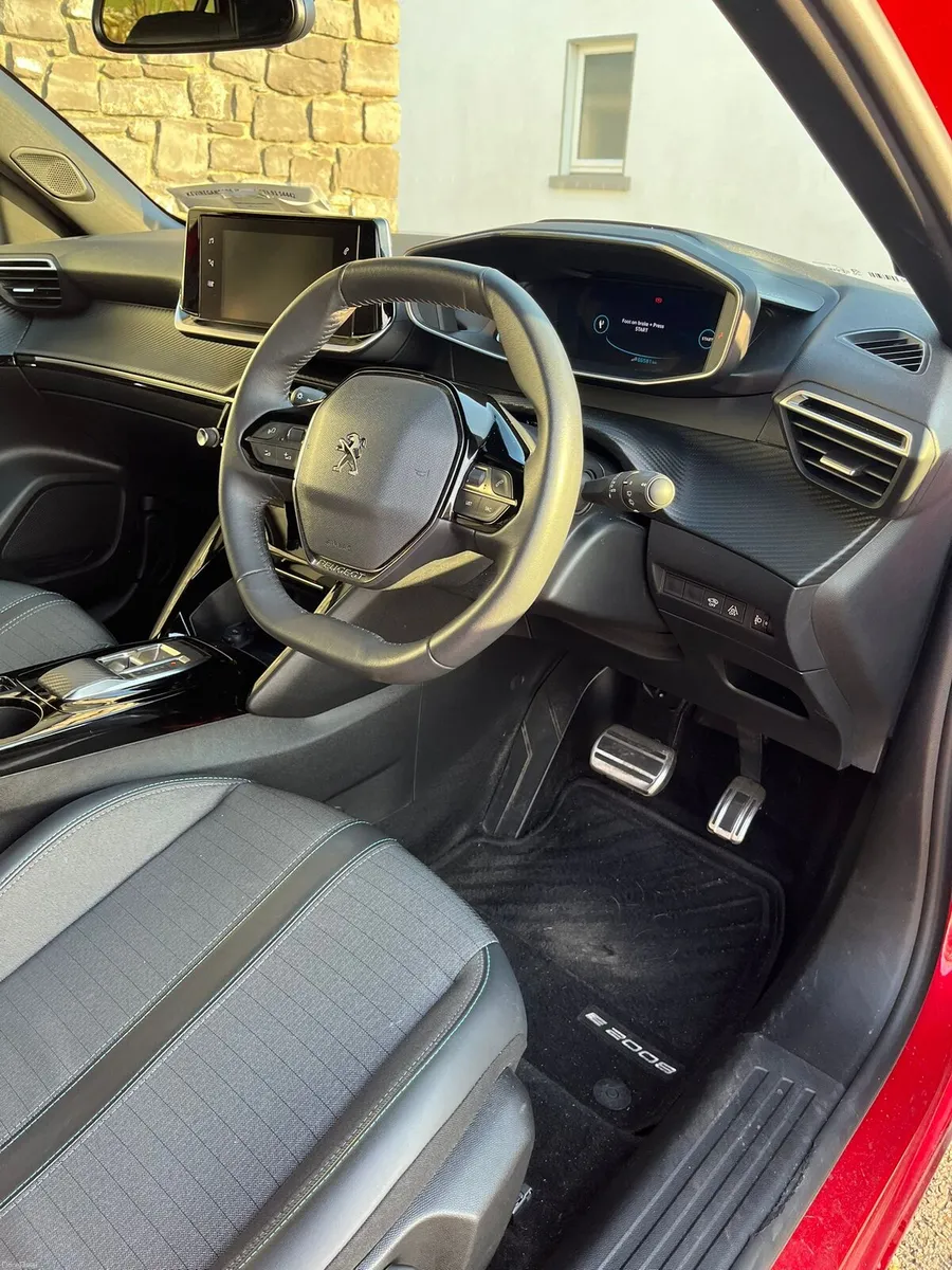 2023 Peugeot e2008 Allure, 50kwh Electric - Image 4