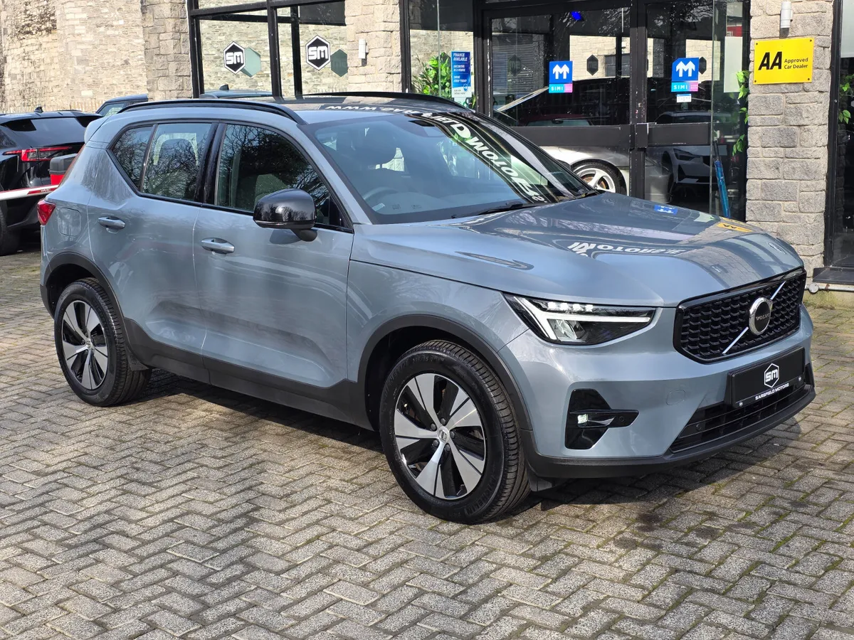 2023 VOLVO XC40 RECHARGE PLUS DARK THEME. - Image 4