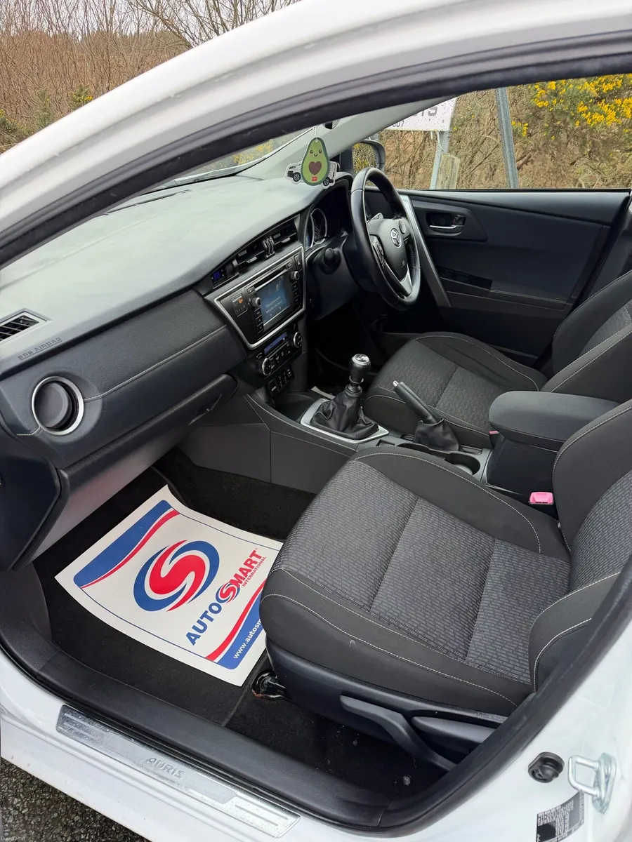 2015 Toyota Auris 1.4 D4D - Image 6
