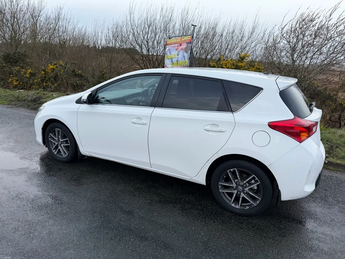2015 Toyota Auris 1.4 D4D - Image 5