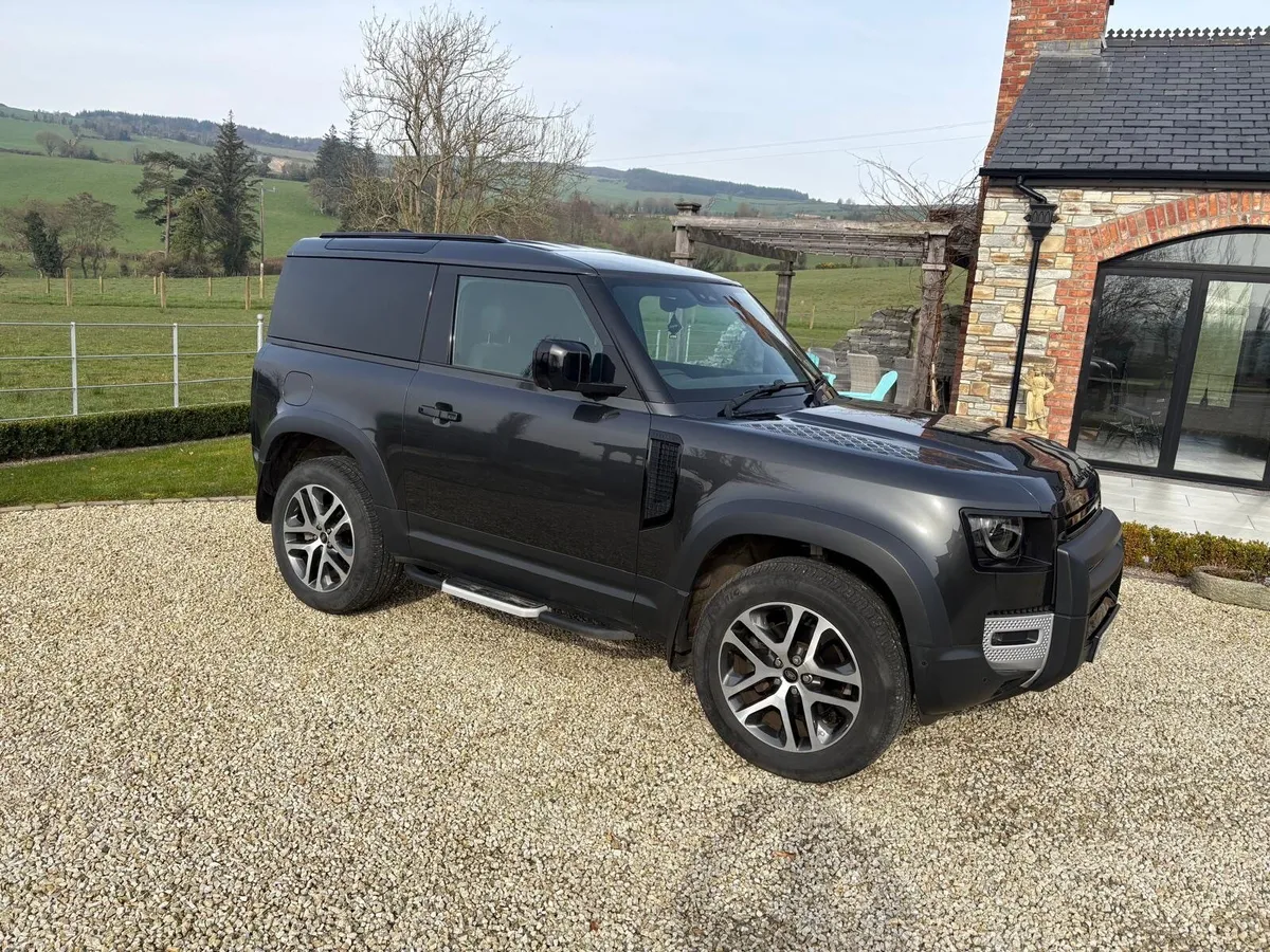 Land Rover Defender 2023 - Image 1