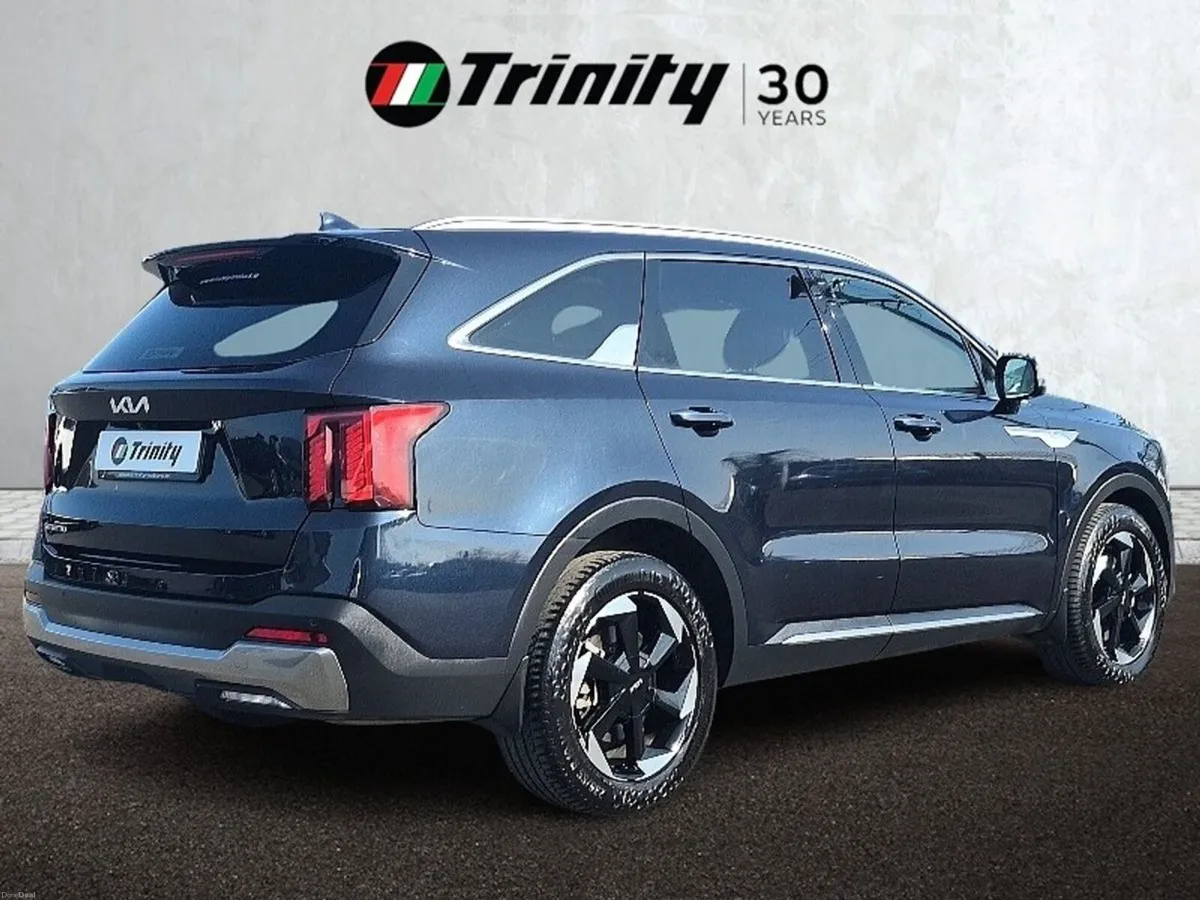 Kia Sorento ** 7 SEATER DIESEL ** NEW MODEL ** HUG - Image 3