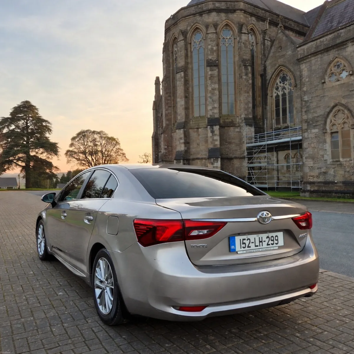 2015 Toyota Avensis Luna...nct and tax. - Image 4