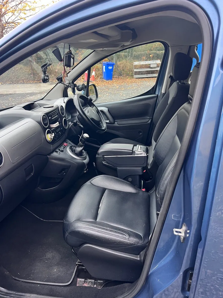 Taxi for sale - Image 4