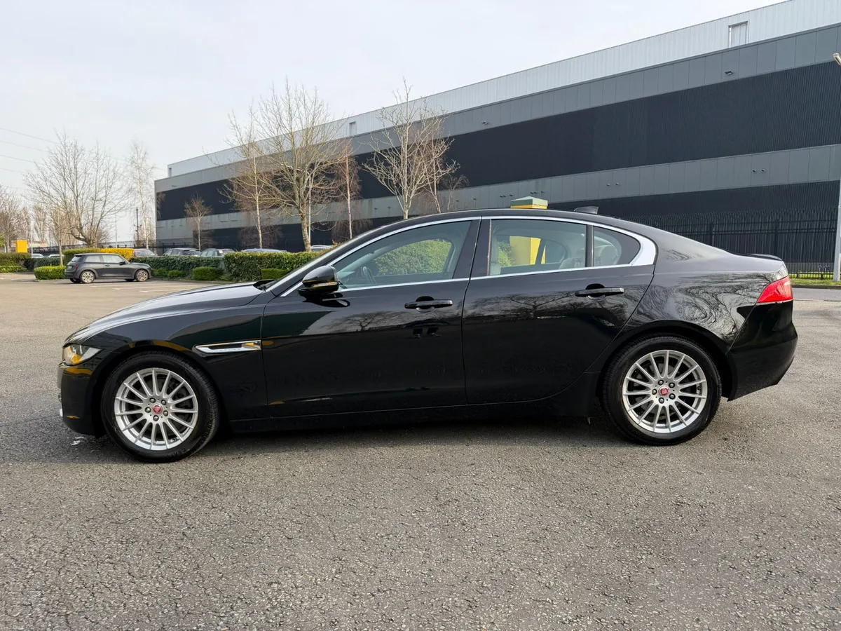 Jaguar XE 2.0 D Prestige Automatic - Image 4