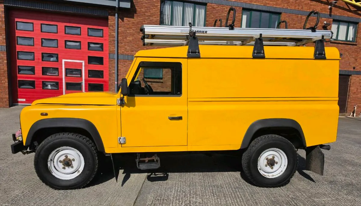 Land Rover Defender 110 - Image 2