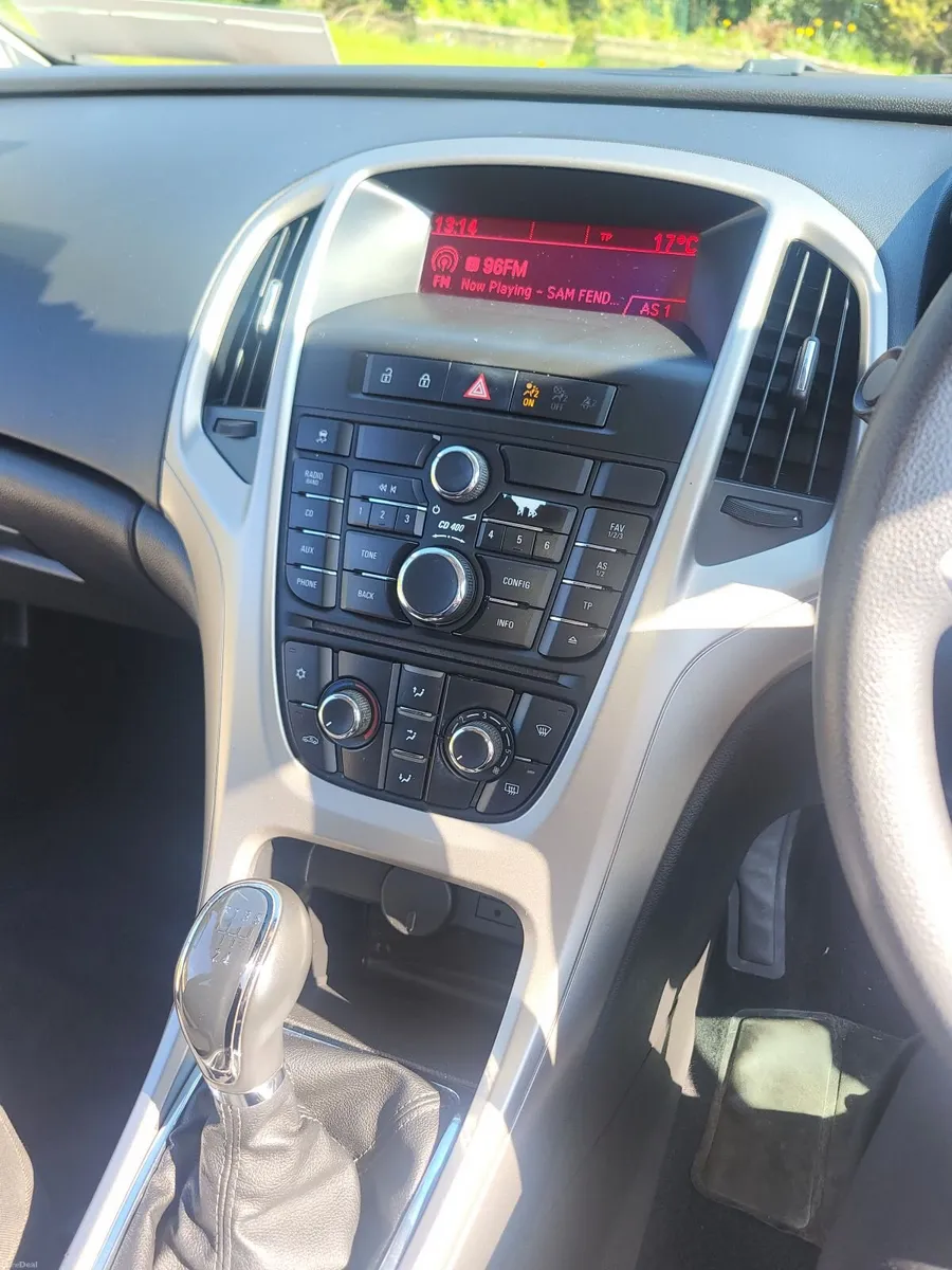 Opel Astra 2011 - Image 4