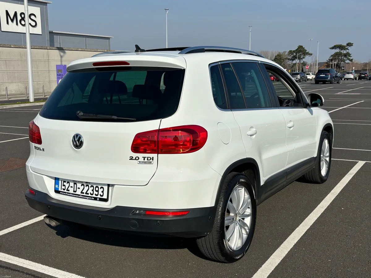 152 TIGUAN SPORT SUNROOF & LEATHER - Image 4