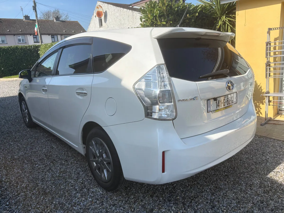 Toyota Prius 2014 7 Seater - Image 3