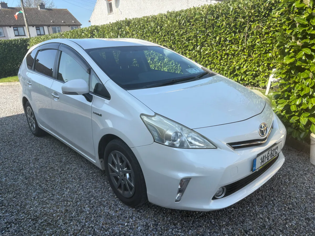 Toyota Prius 2014 7 Seater - Image 2
