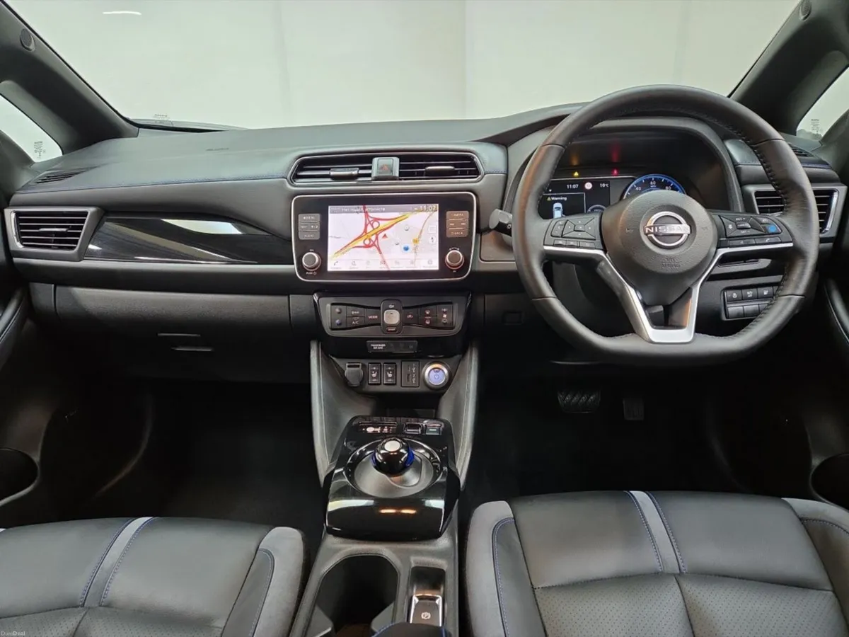 Nissan Leaf Tekna SVE 40KWH EV 2TONE - Image 3