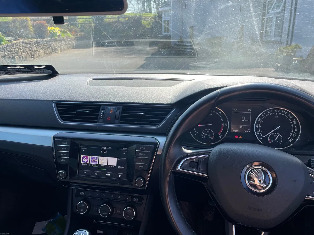 Skoda Superb 2016 - Image 2