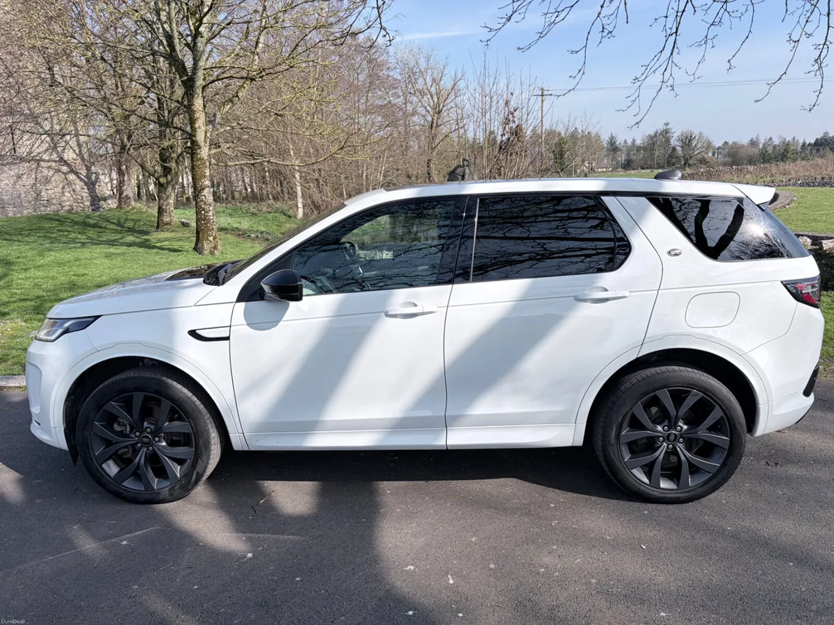 Land Rover Discovery Sport Black Edition 2023 - Image 4