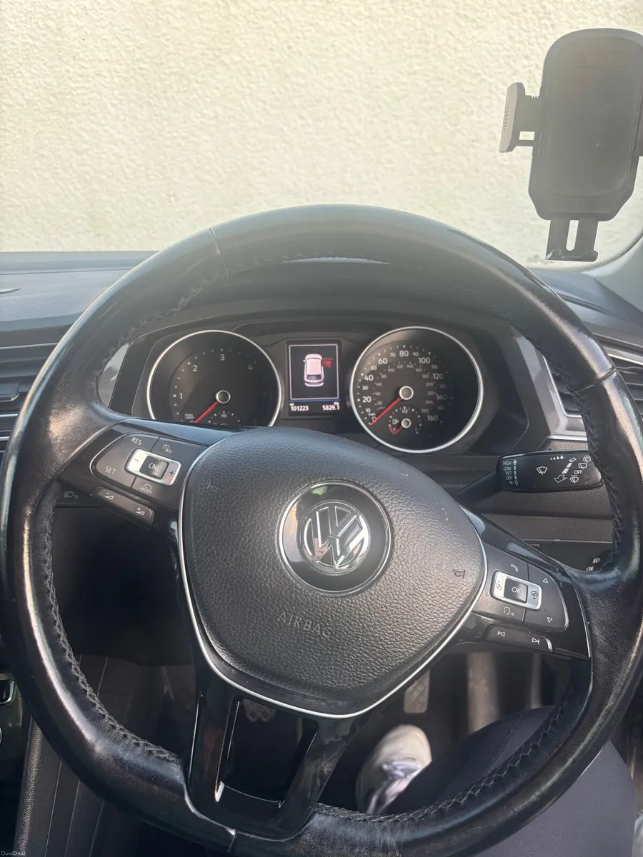 Volkswagen Tiguan 2017 - Image 2
