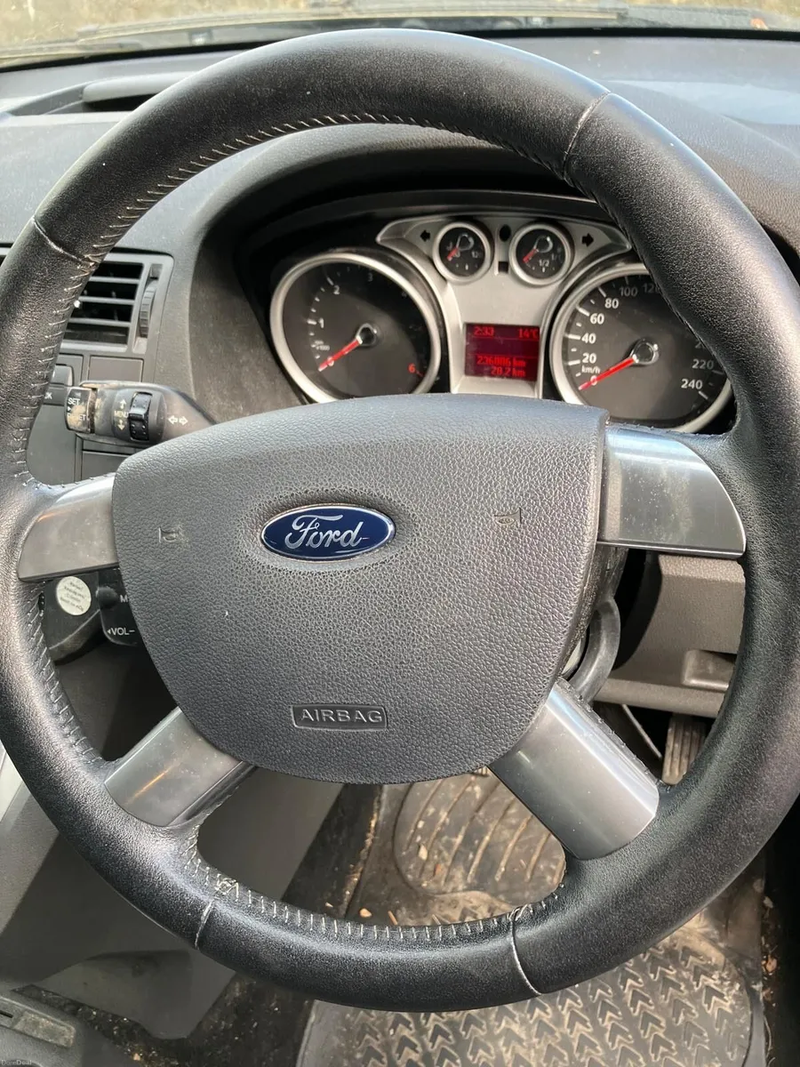 2010 Ford C-Max 1 lady owner €750 ono - Image 4