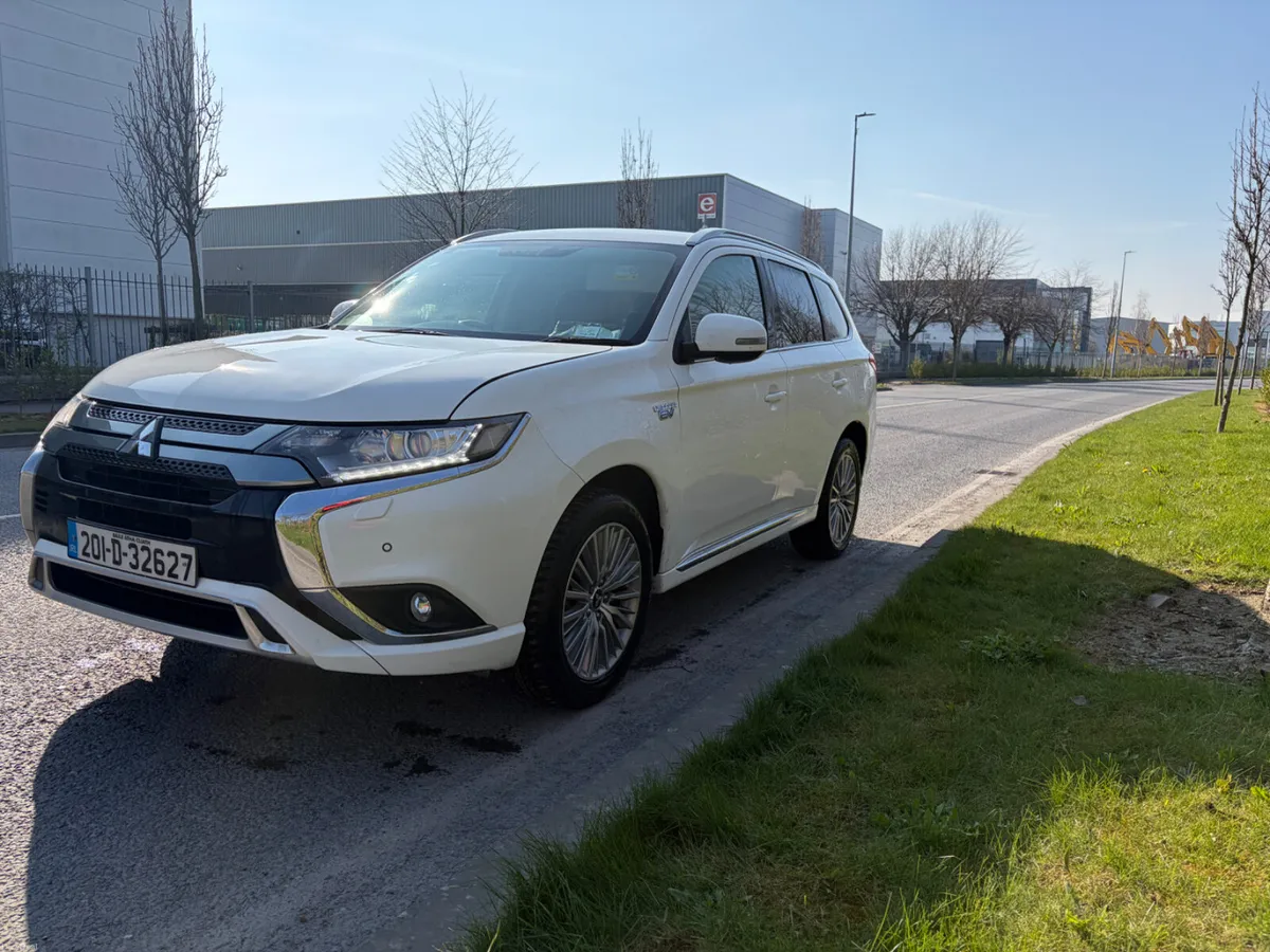 Mitsubishi Outlander 2020 LOW  LOW MILES - Image 4
