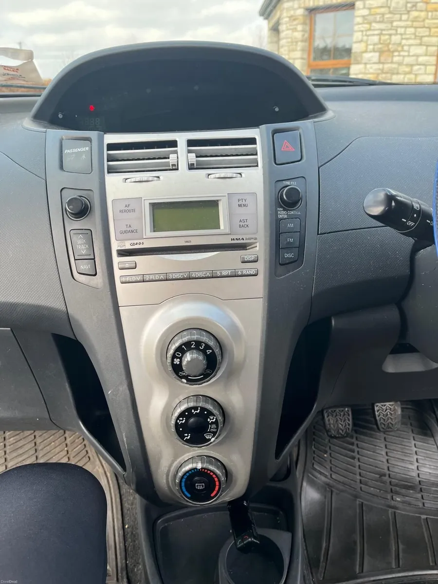 Toyota Yaris 2006 - Image 2