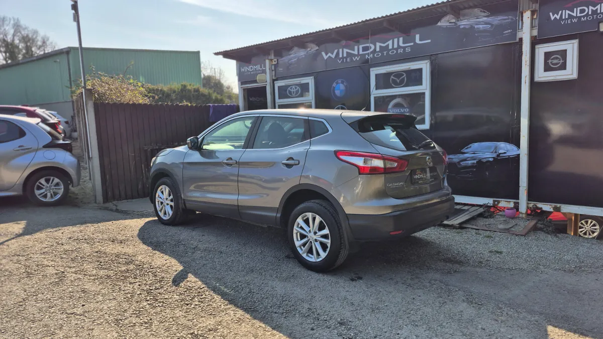 Nissan Qashqai 1.5 DSL SV CONNECT 4DR - Image 4