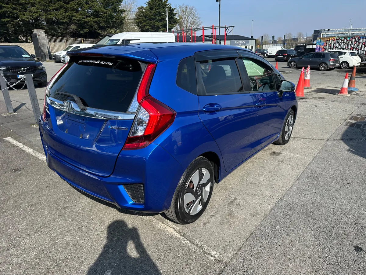 2013 HONDA FIT 1.5L HYBRID FULL OPTION FRESH NCT - Image 4