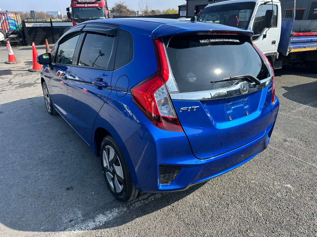 2013 HONDA FIT 1.5L HYBRID FULL OPTION FRESH NCT - Image 3