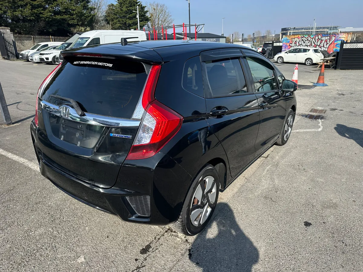 2014 HONDA FIT 1.5L HYBRID LEATHER PACKAGE - Image 4