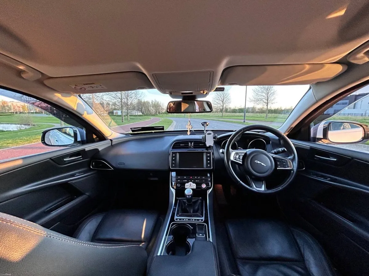 Jaguar XE 2017 - Image 4