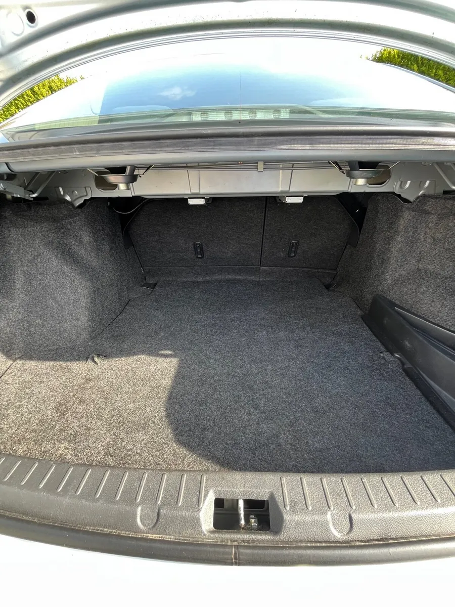 Toyota Corolla 2011 - Image 6