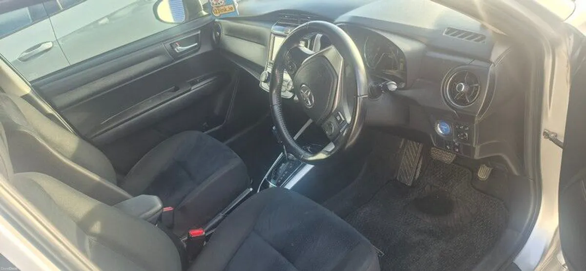 2015 Toyota Corolla Hybrid - Image 3