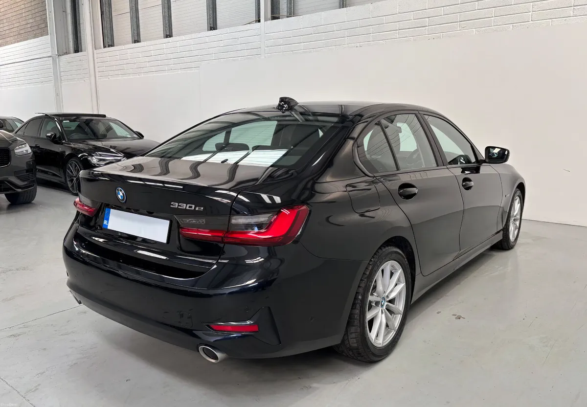 BMW 3 Series 330e Pro - Image 3