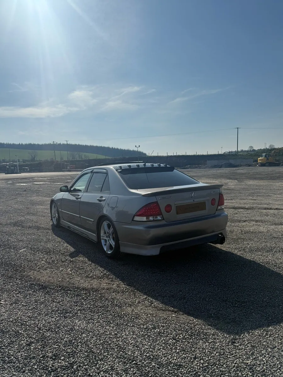 04 le is200 - Image 3