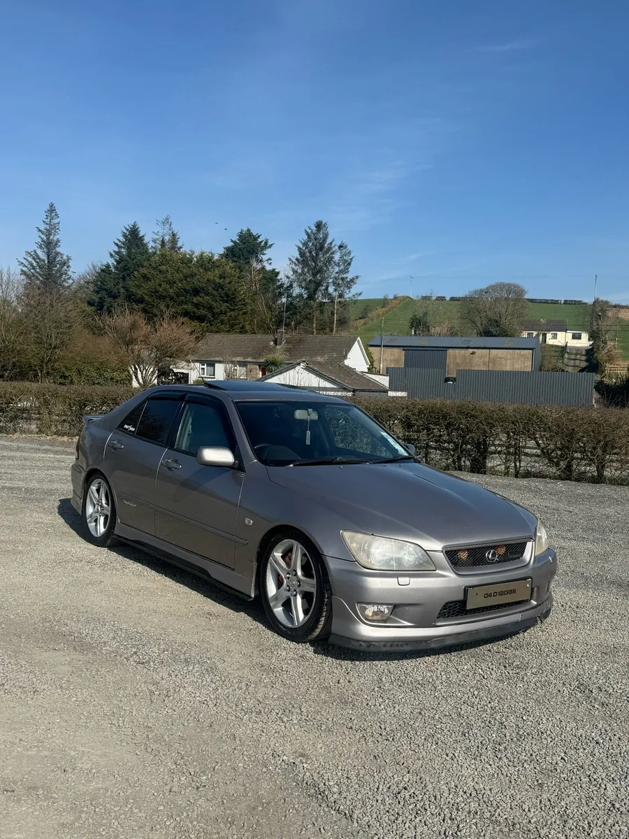 04 le is200 - Image 1