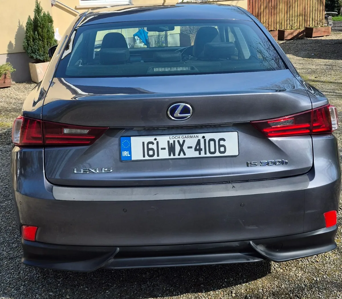 Lexus IS 2016 - Image 1