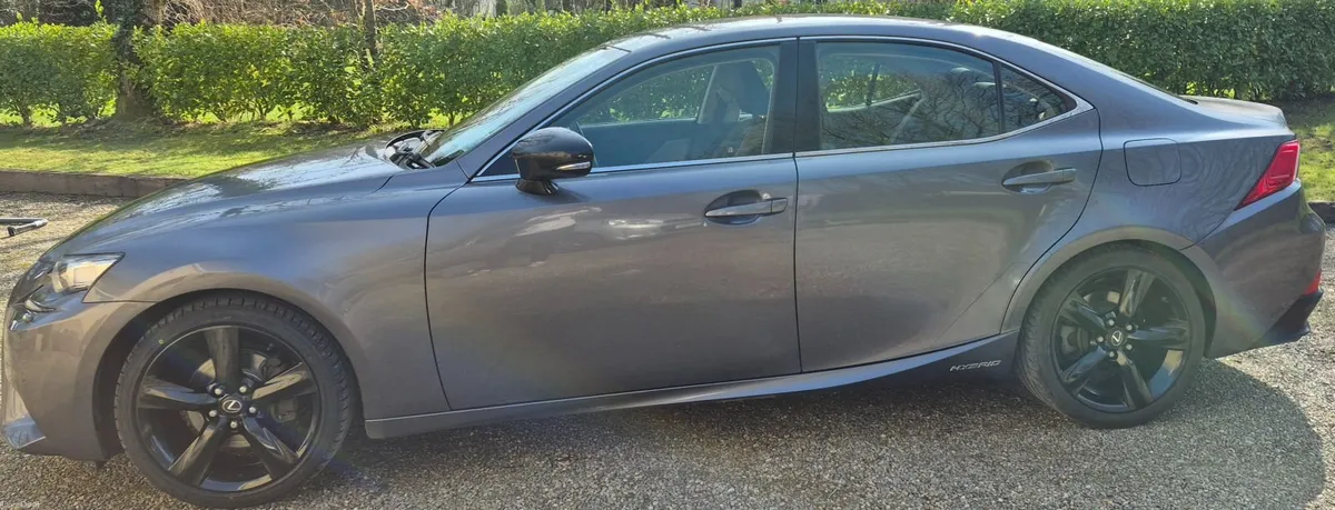 Lexus IS 2016 - Image 2