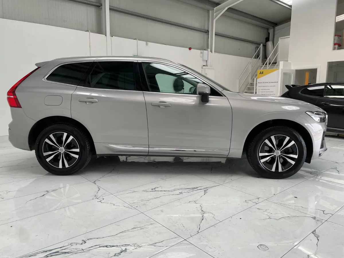 Volvo XC60 2023 - Image 2