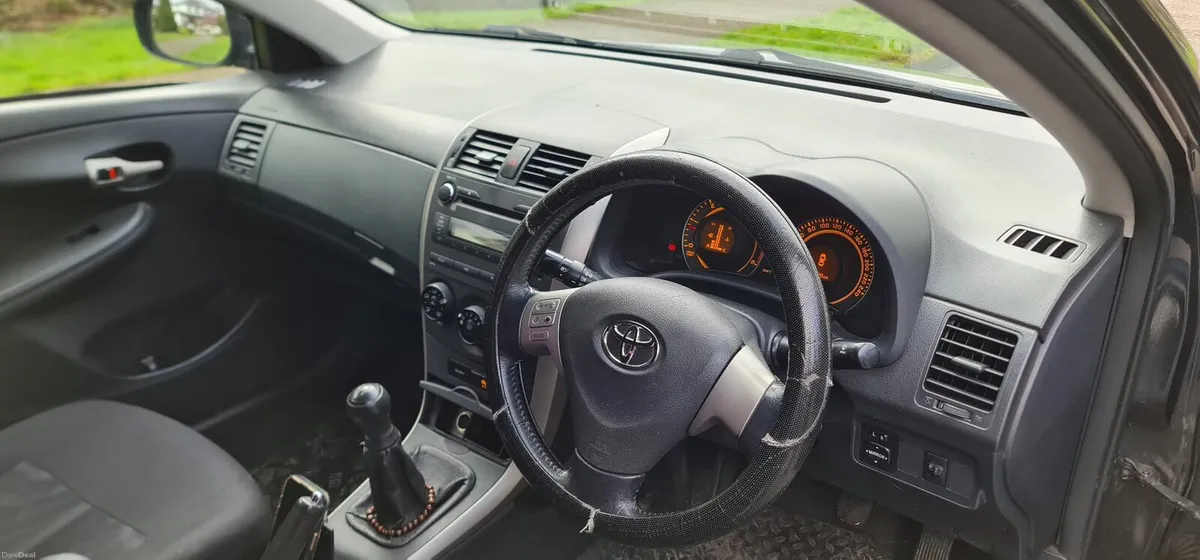 Toyota corolla - Image 4