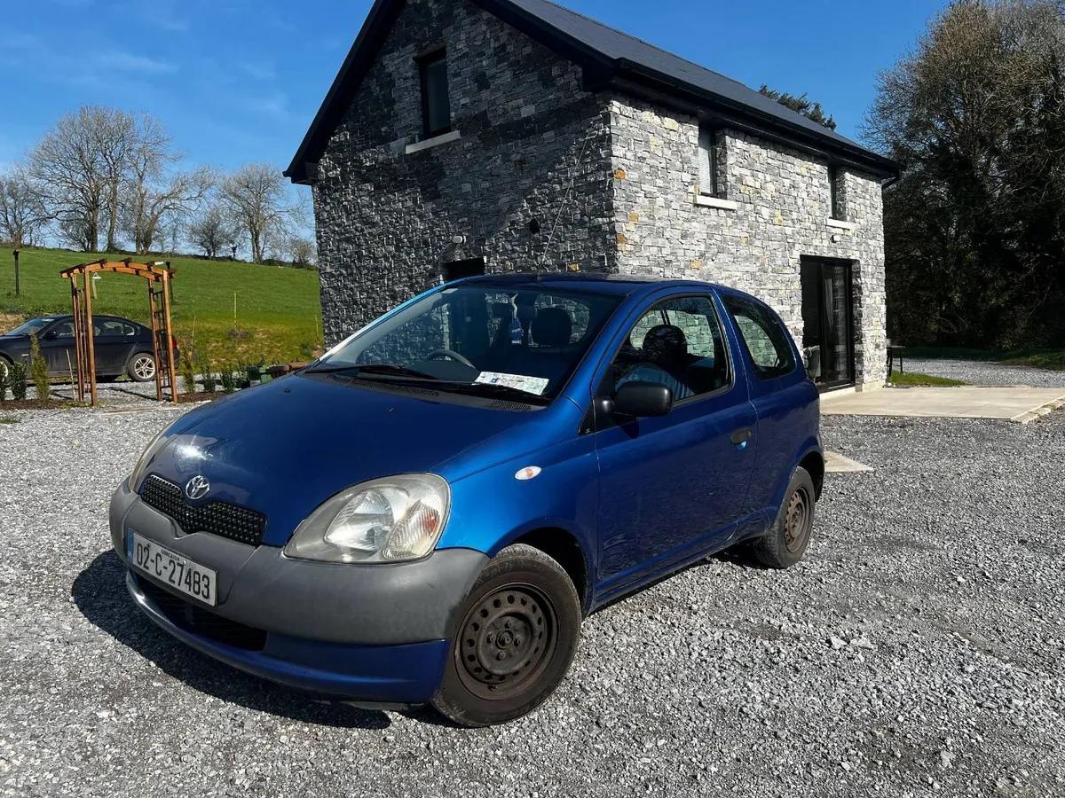 Toyota Yaris 2002 - Image 2