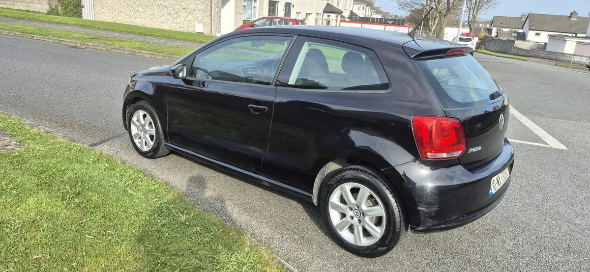 2010 volkswagon polo nctd and taxed - Image 2