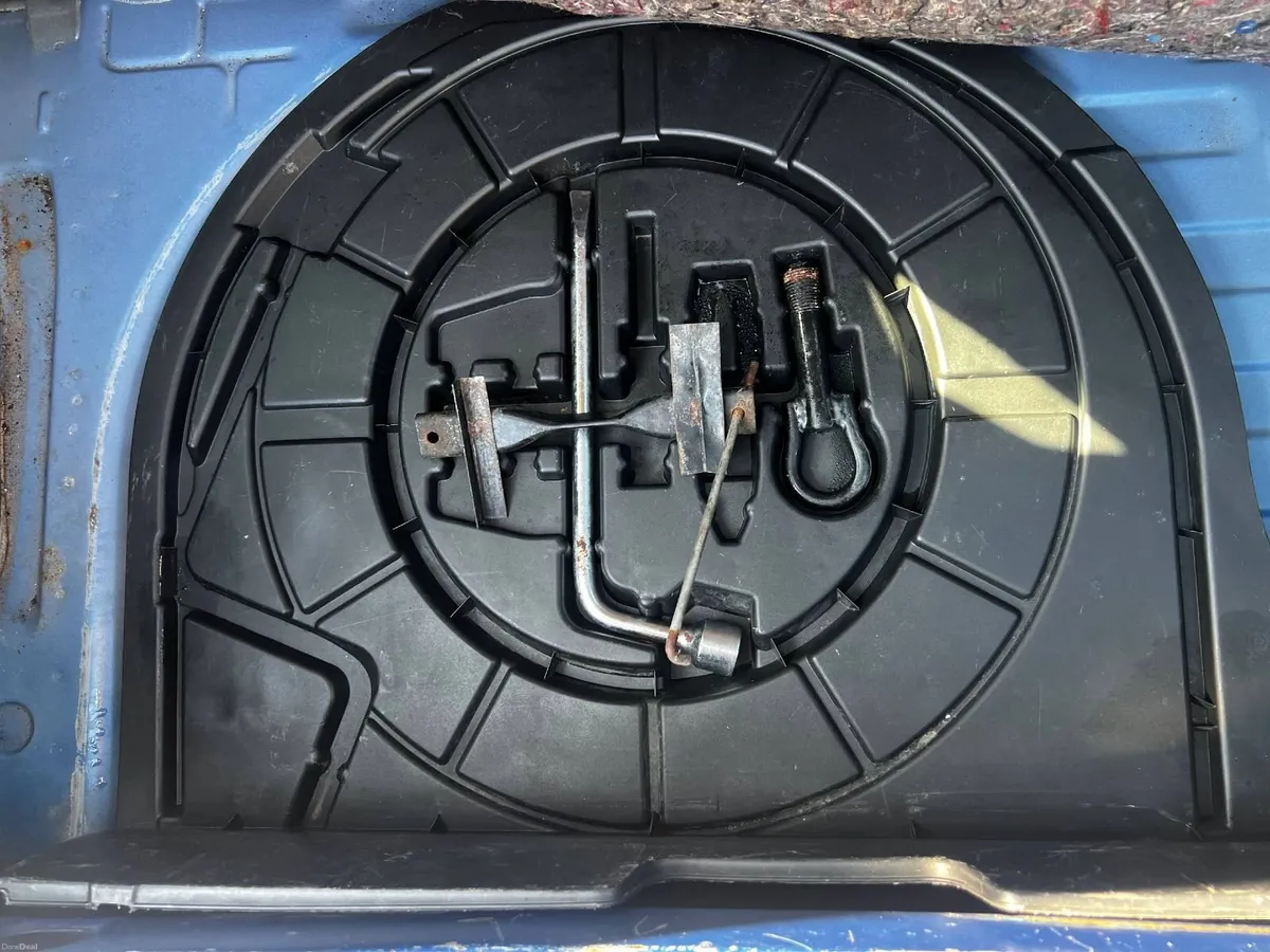 Toyota Yaris 2002 - Image 4