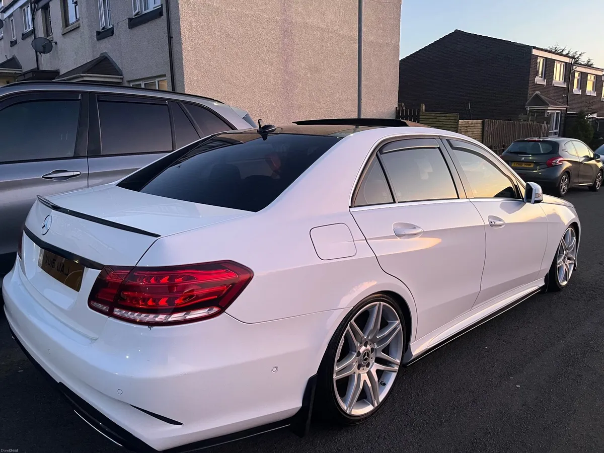 Mercedes-Benz E-Class 2015, pan roof, 19s, mint!! - Image 1