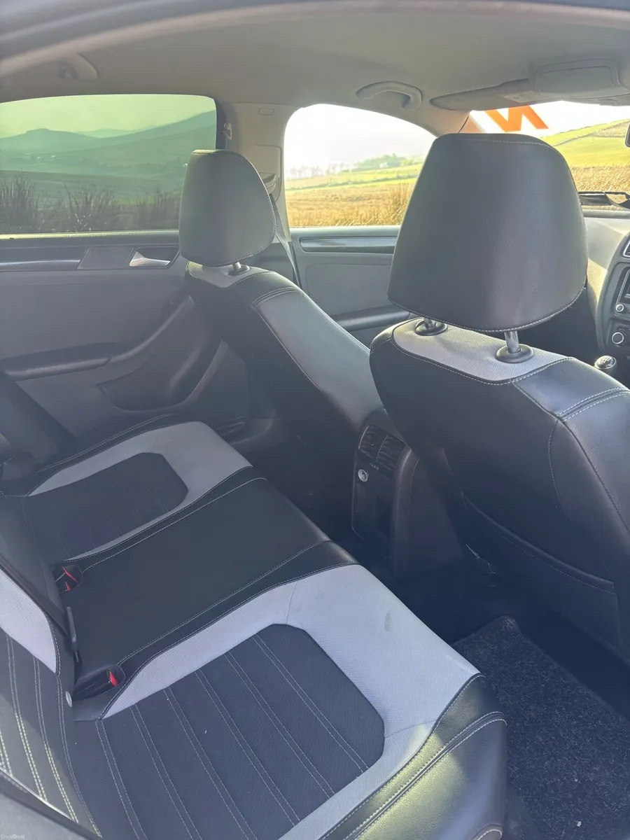 Volkswagen Jetta - Image 4