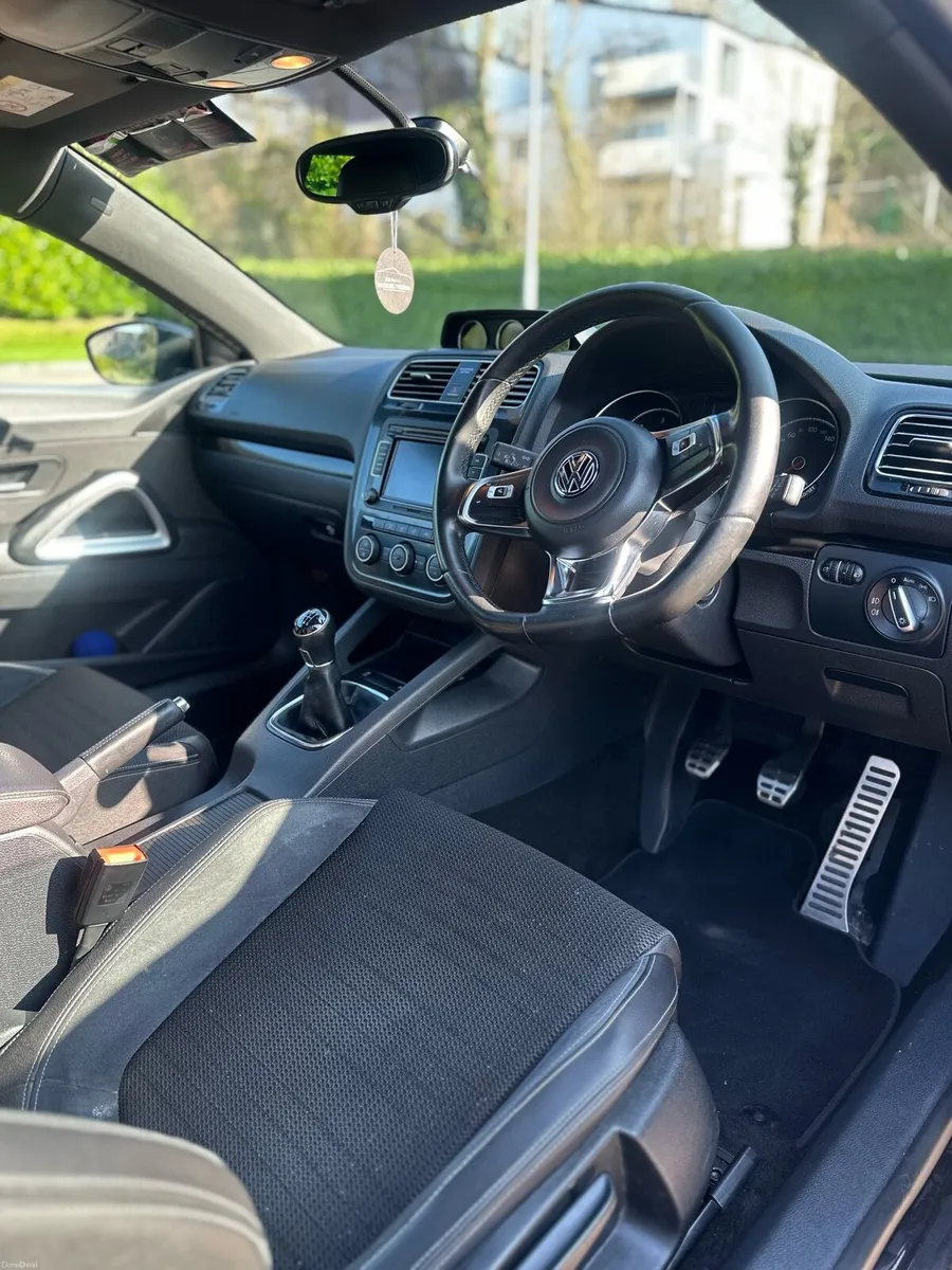 BLACK VW SCIROCCO 2.0TDi - Image 4