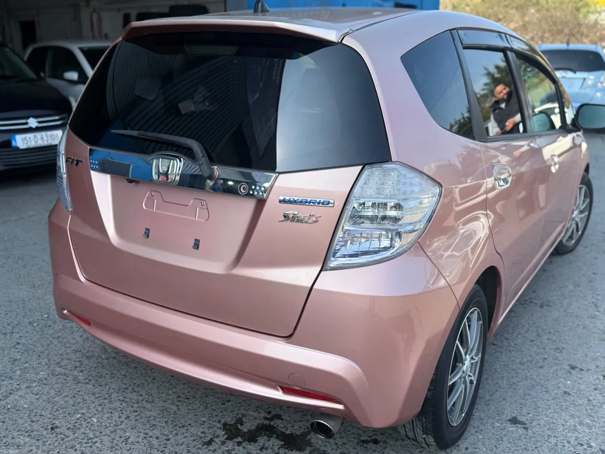 2013 Honda Fit Hybrid Automatic/ She,S Fine Style - Image 4