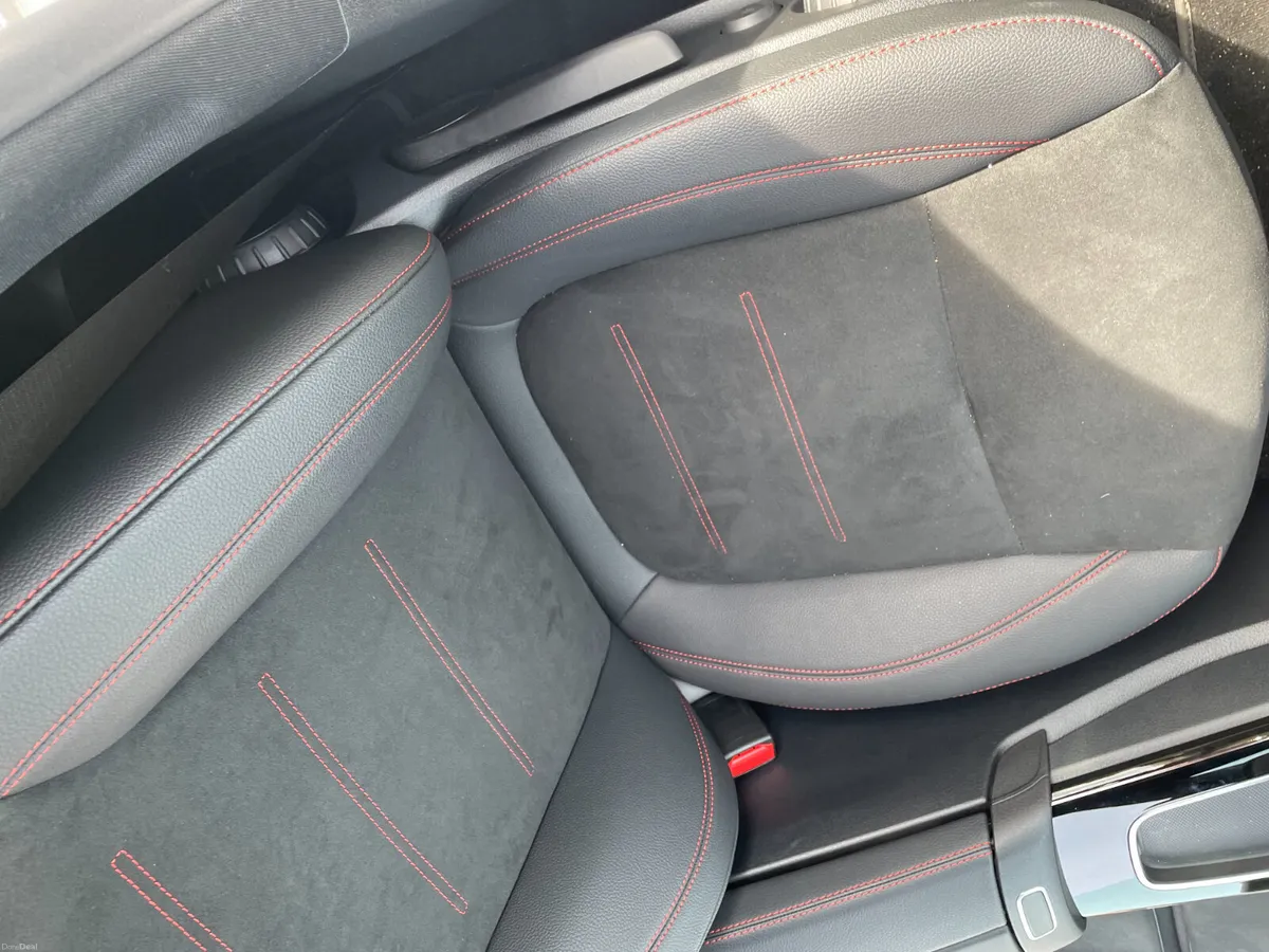 Mercedes-Benz CLA 250 AMG LINE4DCOUPE reg 25 - Image 4