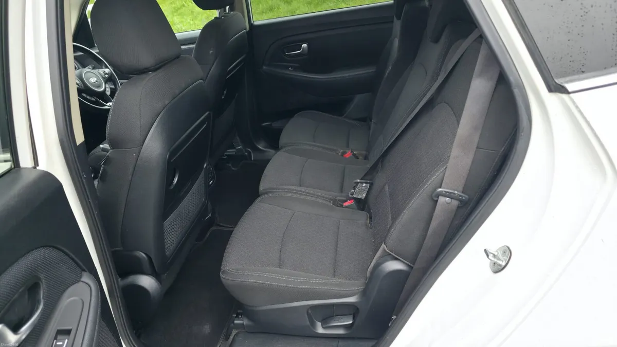 Kia Carens 2017 7 seater - Image 4