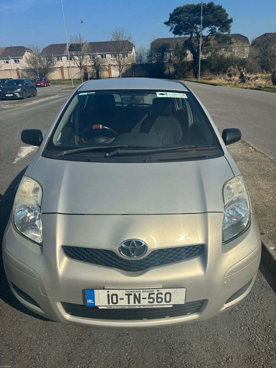 2010 Toyota Yaris ONE OWNER - Image 2